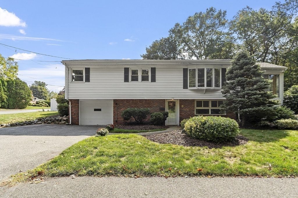 Attached, Exterior, Facade, Brick Facade, Raised Ranch