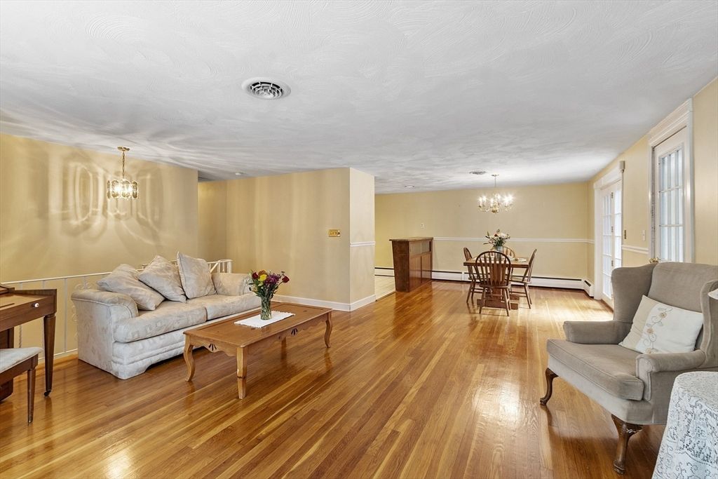 Chandelier, Dining room, Interior, Living room, Wood Texture Flooring