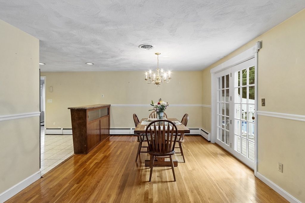 Chandelier, Dining room, Interior, Recessed Lighting, Wood Texture Flooring