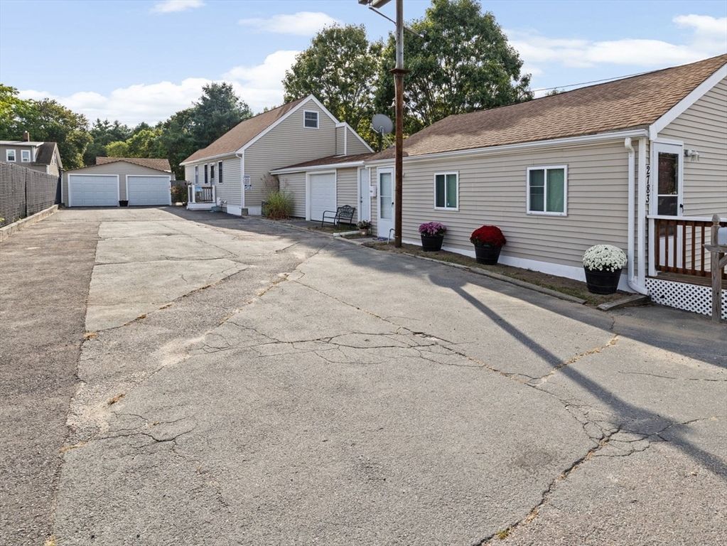 Detached Garage, Exterior
