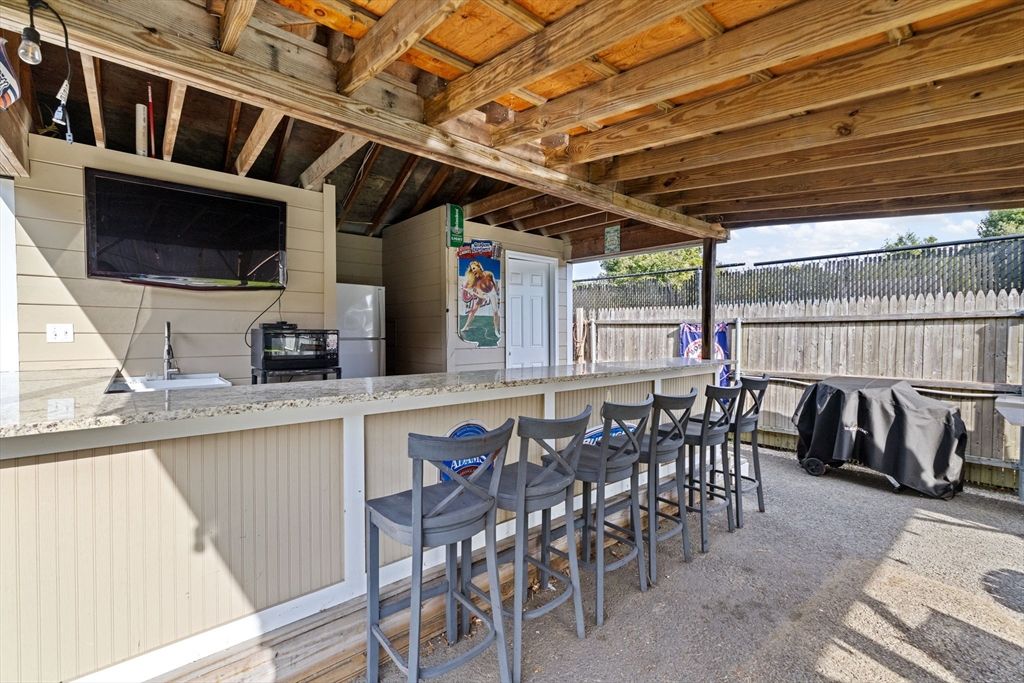 Exterior, Wooden Beams