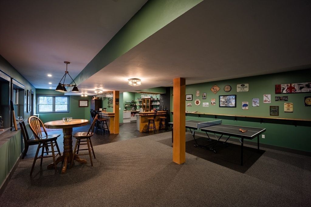 Dining room, Game Room, Interior, Pendant Lights, Recessed Lighting