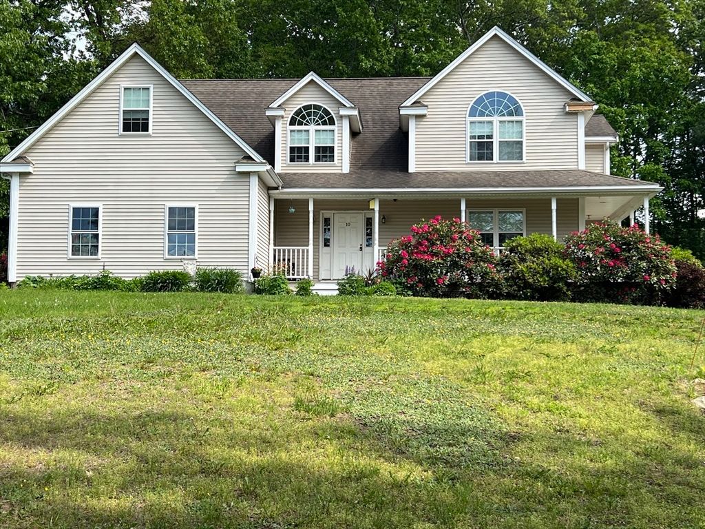 Exterior, Facade, Farmhouse