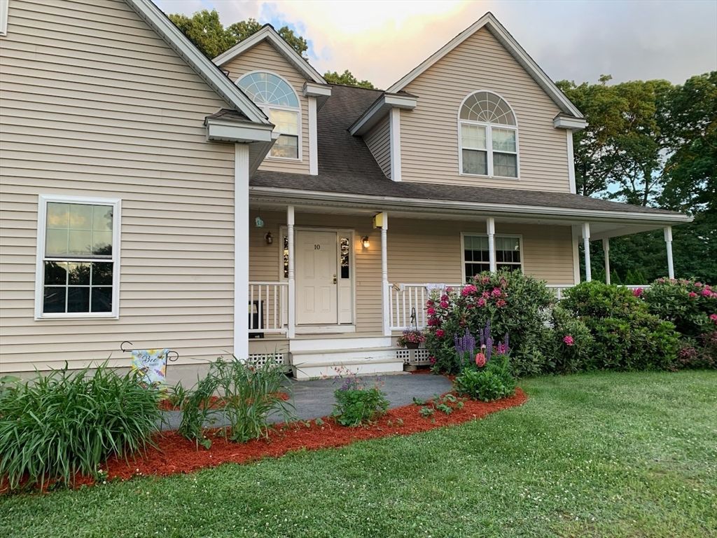 Exterior, Facade, Farmhouse