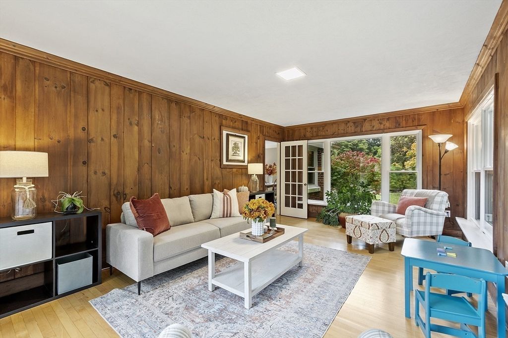 Interior, Living room, Recessed Lighting, Wood Texture Flooring, Wooden Walls