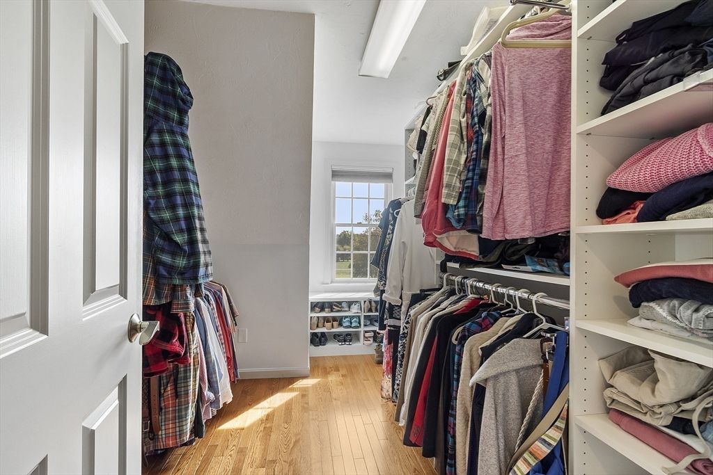 Interior, Walk-in Closets, Wood Texture Flooring