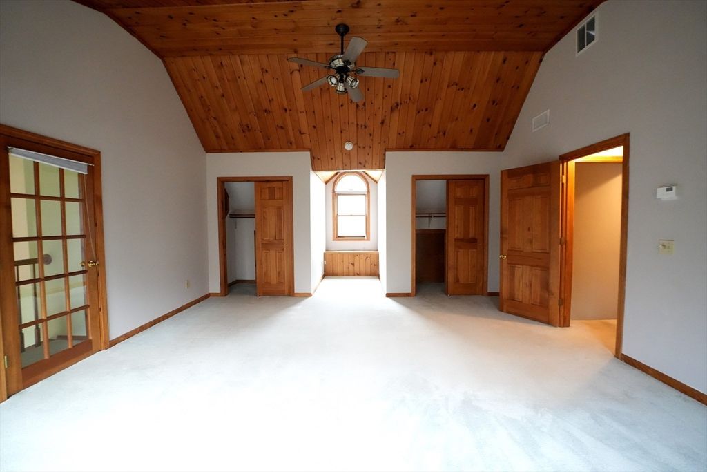 Empty room, Interior, Wooden Ceilings