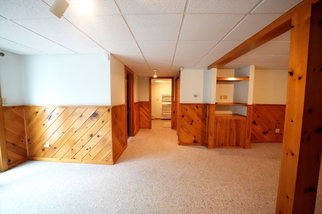 Empty room, Interior, Recessed Lighting, Wooden Beams, Wooden Walls