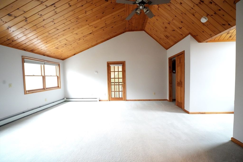 Empty room, Interior, Wooden Ceilings