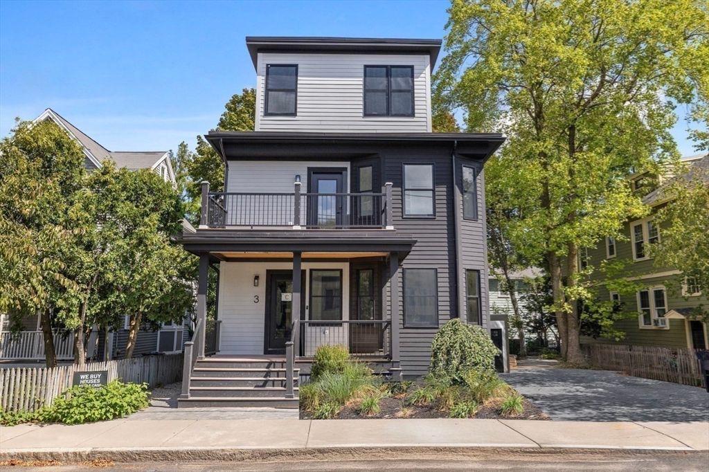 Exterior, Facade, American Foursquare
