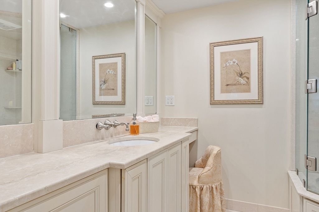 Bathroom, Interior, Recessed Lighting