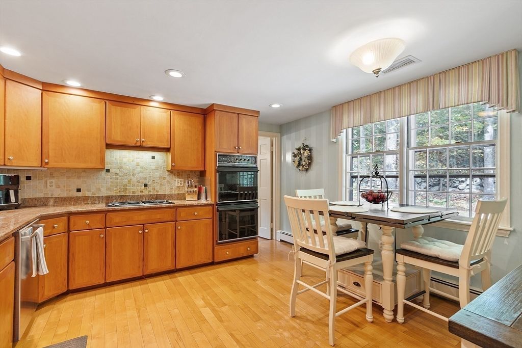 Dining room, Interior, Kitchen, Recessed Lighting, Wood Texture Flooring