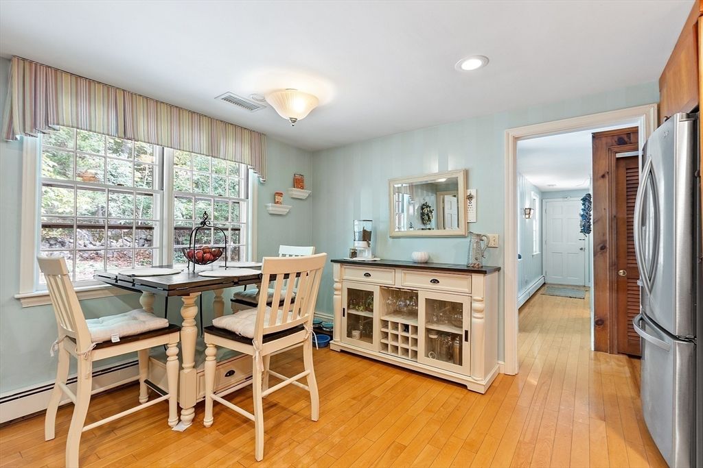Dining room, Interior, Kitchen, Recessed Lighting, Wood Texture Flooring