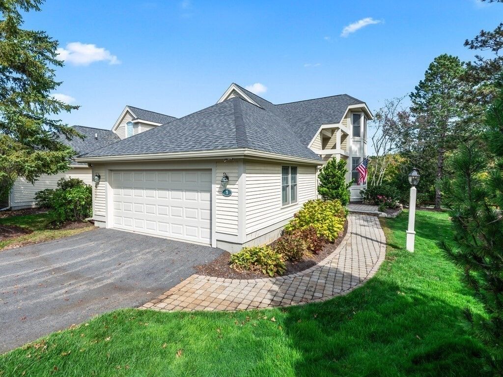 Attached, Exterior, Facade, Cape Cod