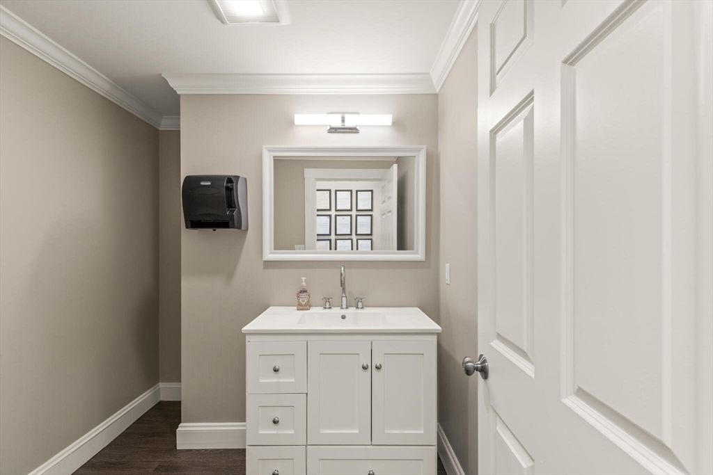 Bathroom, Interior, Wood Texture Flooring