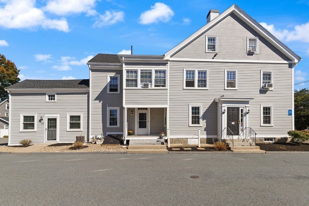Exterior, Facade, Farmhouse