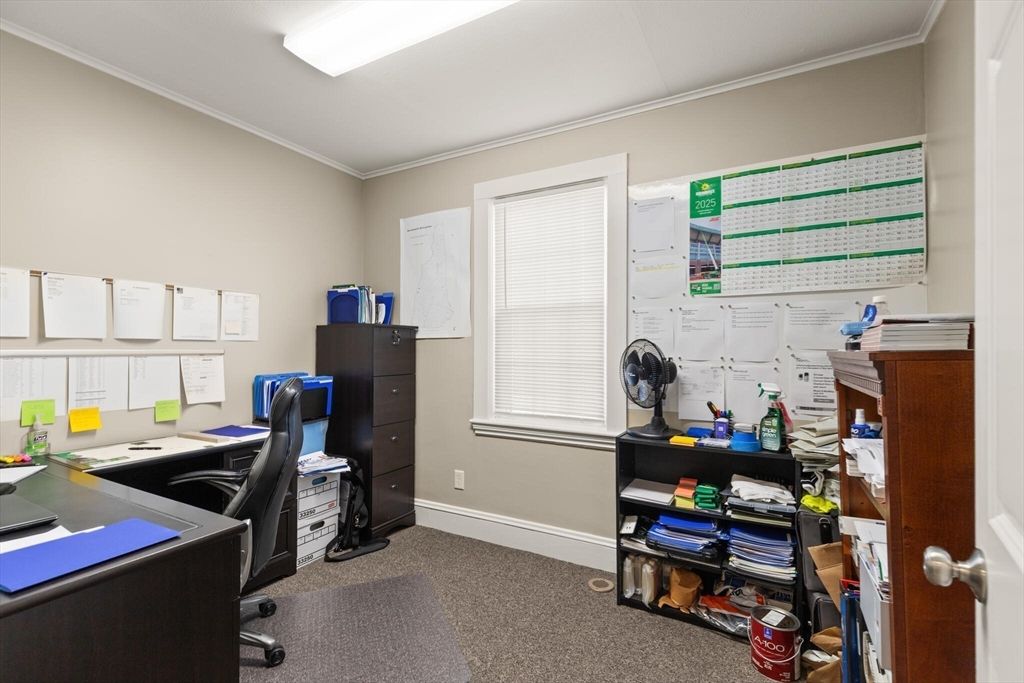 Home Office, Interior