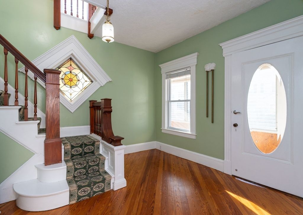 Interior, Pendant Lights, Wood Texture Flooring