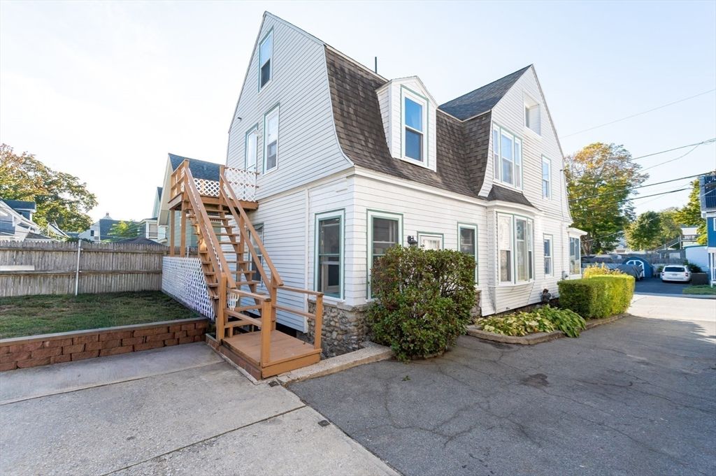 Exterior, Facade, Cape Cod