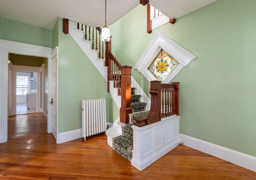 Interior, Pendant Lights, Wood Texture Flooring
