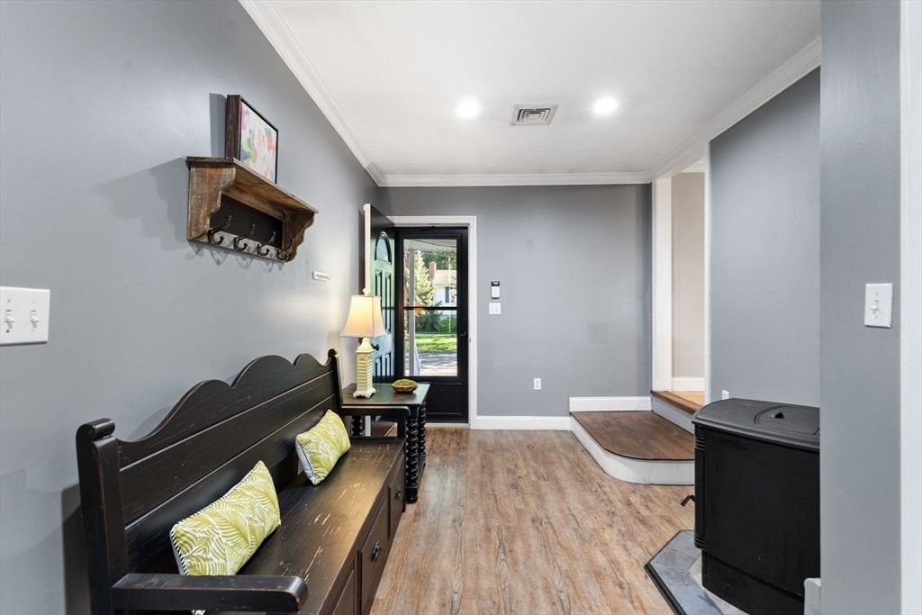 Interior, Recessed Lighting, Wood Texture Flooring