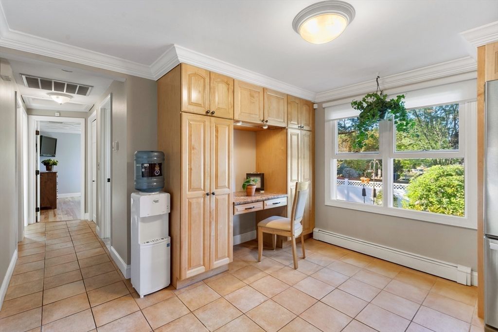 Home Office, Interior