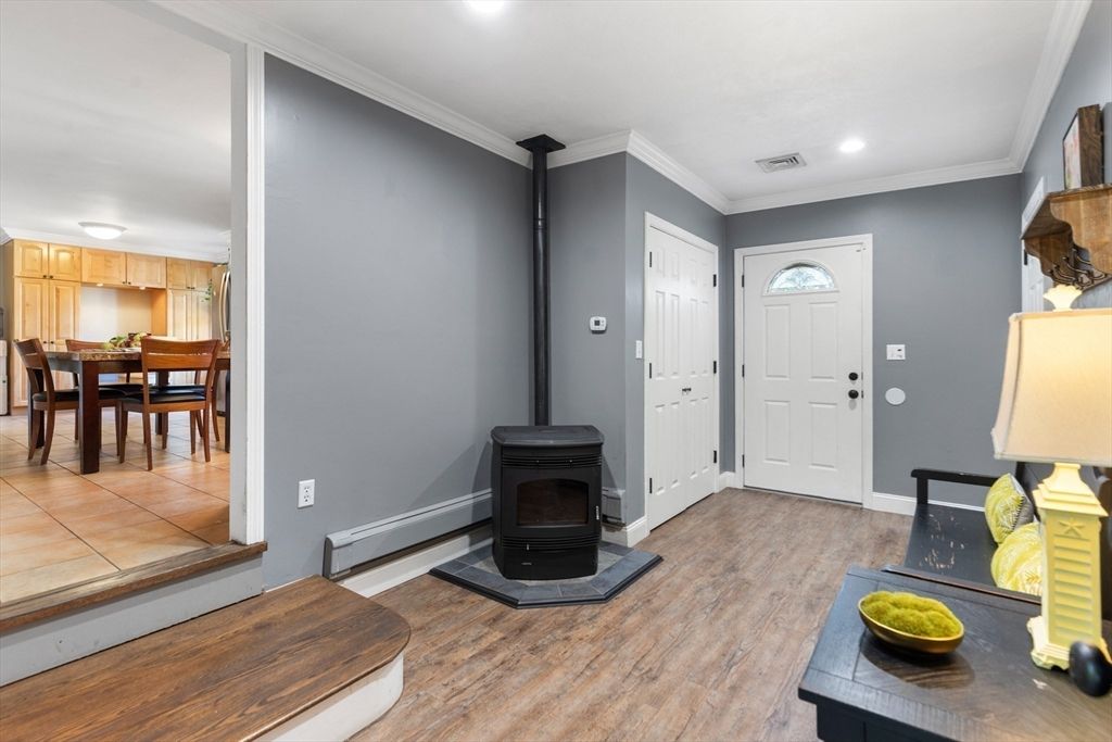 Dining room, Fireplace, Interior, Recessed Lighting, Wood Texture Flooring