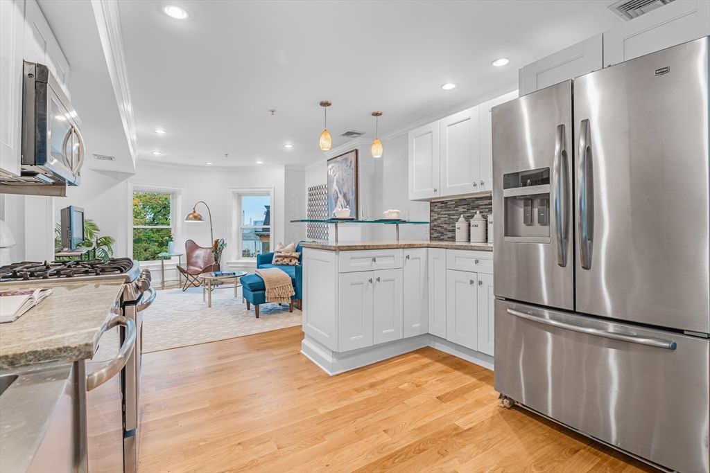 Dining room, Interior, Kitchen, Pendant Lights, Recessed Lighting, Stainless Steel Appliances, Wood Texture Flooring