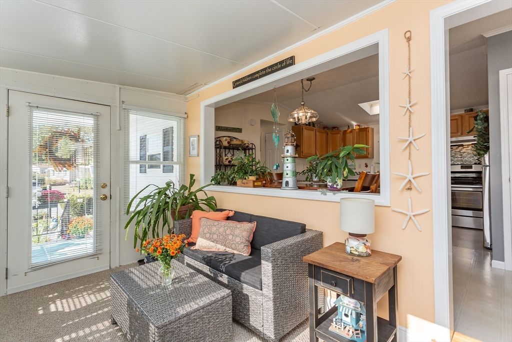 Chandelier, Interior, Living room, Pendant Lights