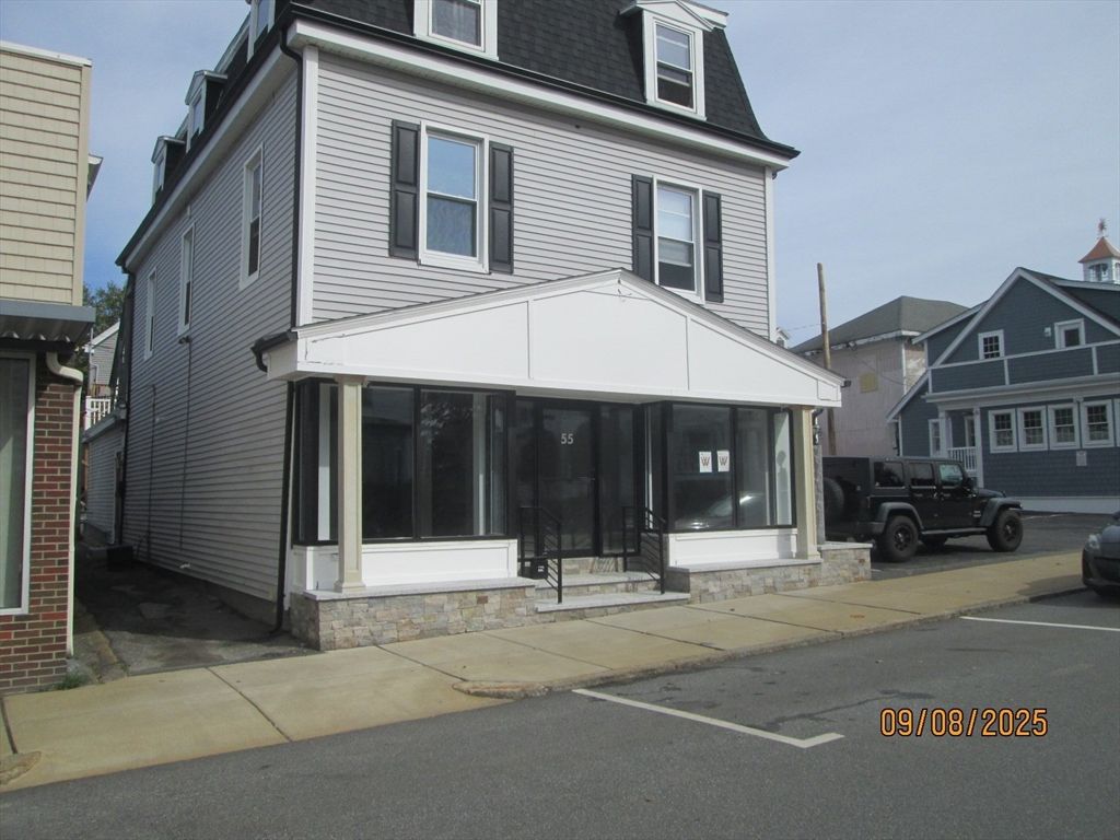Exterior, Facade, Queen Anne Victorian
