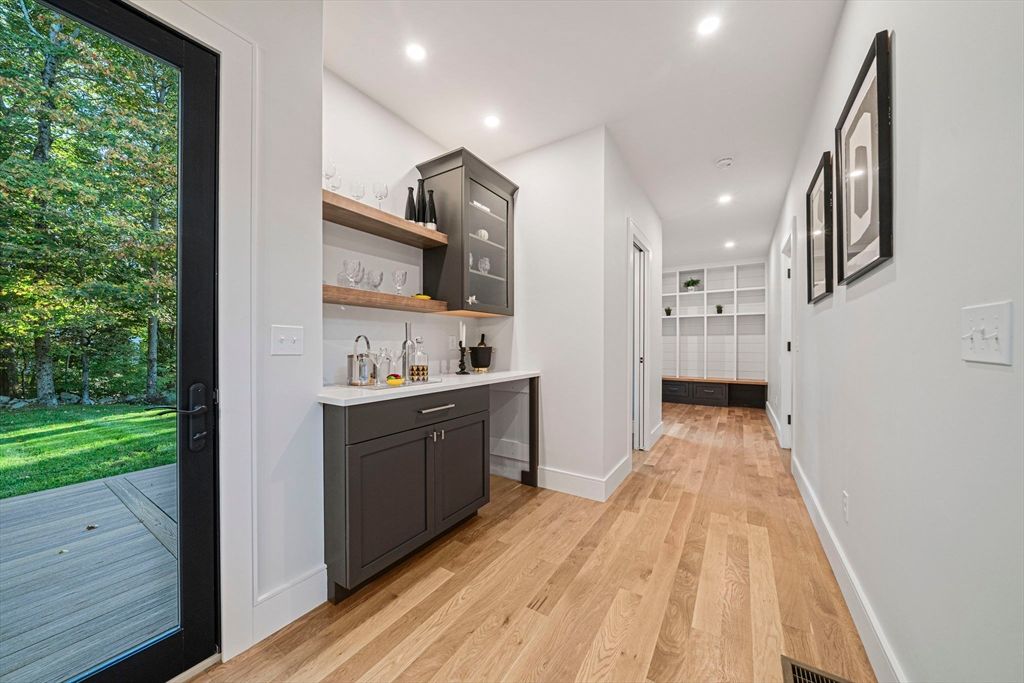 Interior, Recessed Lighting, Wood Texture Flooring
