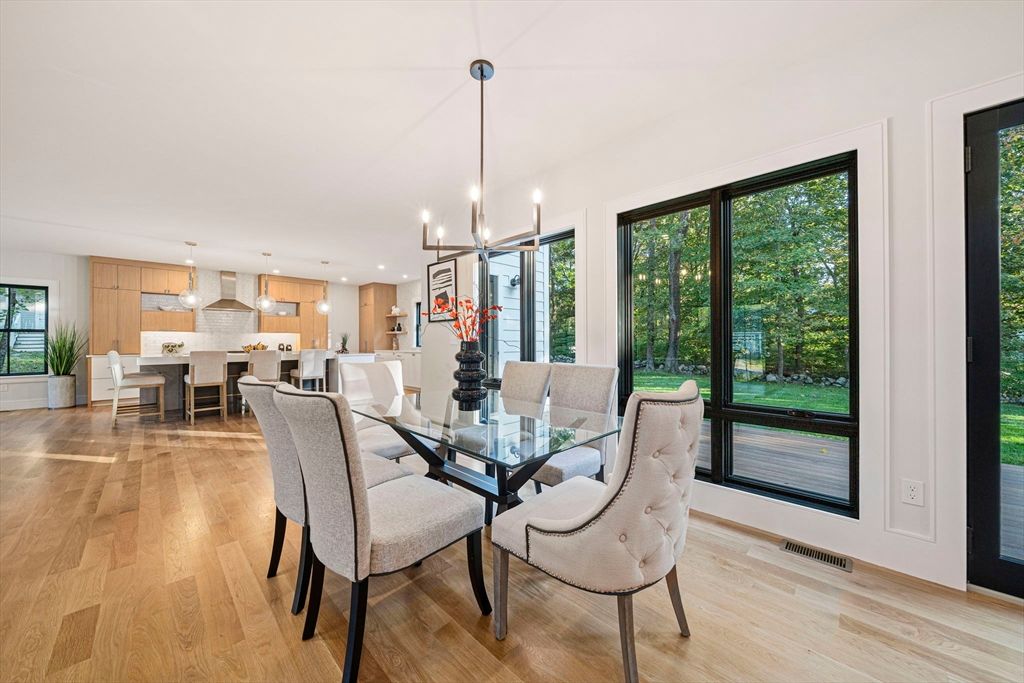 Dining room, Interior, Kitchen, Pendant Lights, Recessed Lighting, Wood Texture Flooring