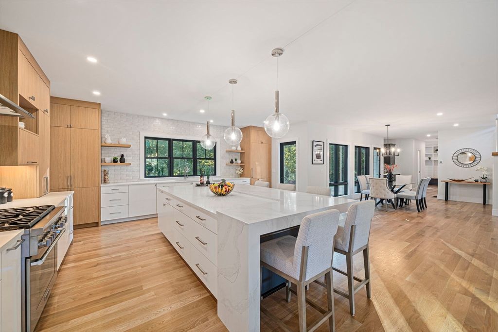 Chandelier, Dining room, Interior, Kitchen, Pendant Lights, Recessed Lighting, Stainless Steel Appliances, Wood Texture Flooring