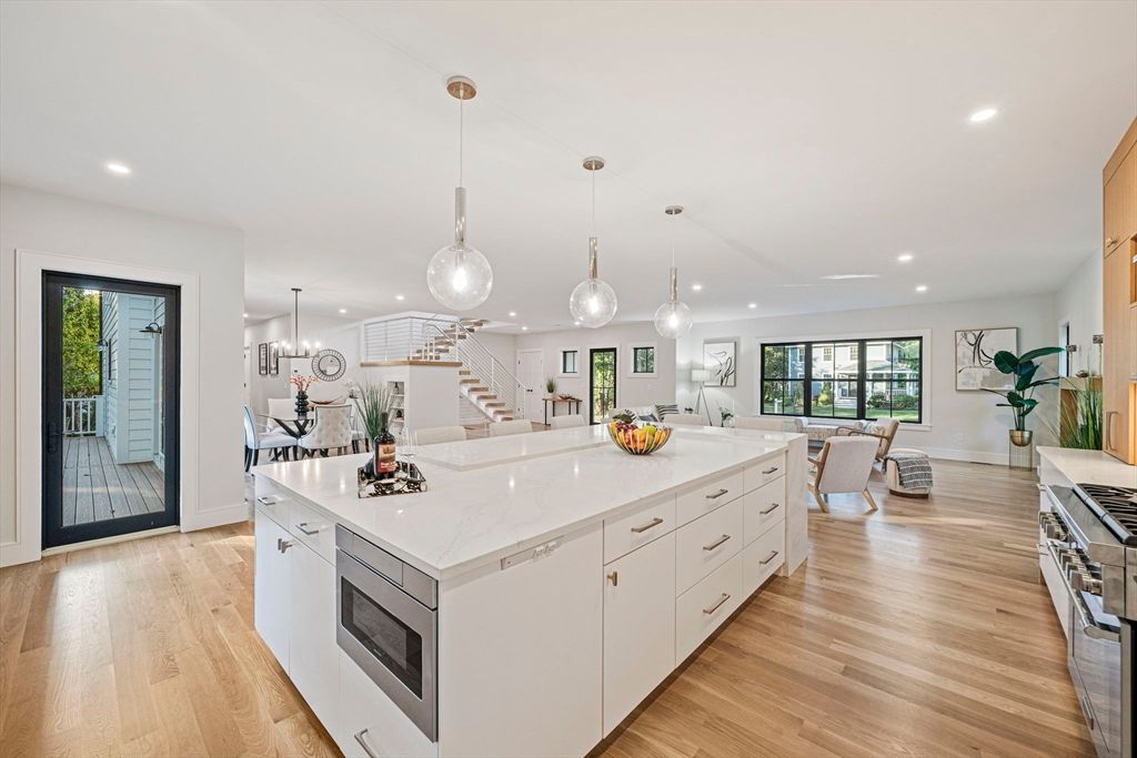 Dining room, Interior, Kitchen, Living room, Pendant Lights, Recessed Lighting, Stainless Steel Appliances, Wood Texture Flooring