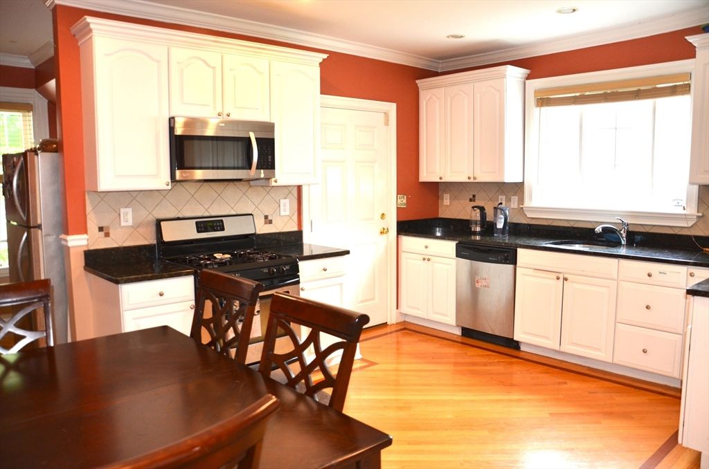 Dining room, Interior, Kitchen, Recessed Lighting, Wood Texture Flooring