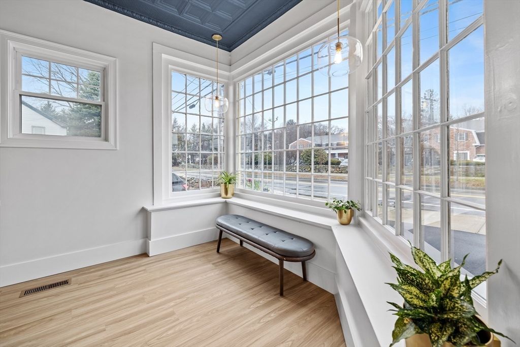 Interior, Pendant Lights, Wood Texture Flooring