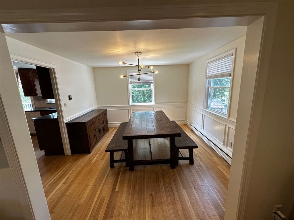 Interior, Pendant Lights, Wood Texture Flooring