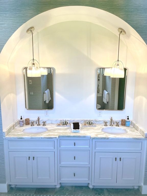 Bathroom, Dual Sink Vanities, Interior, Pendant Lights, Water