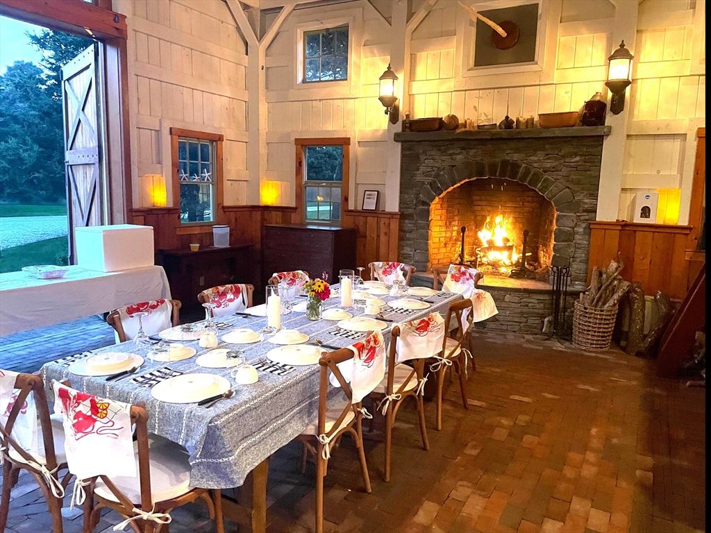 Dining room, Fireplace, Interior