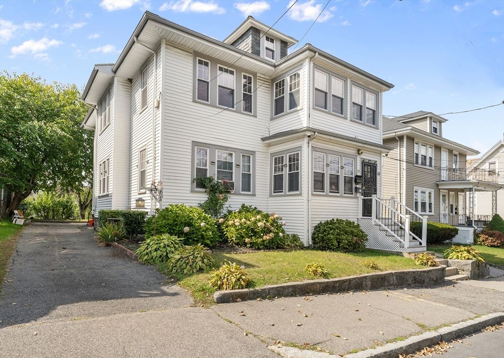Exterior, Facade, Queen Anne Victorian