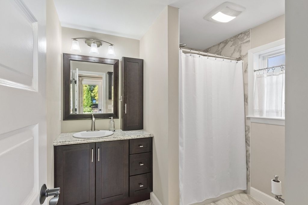Bathroom, Interior, Marble Walls, Recessed Lighting