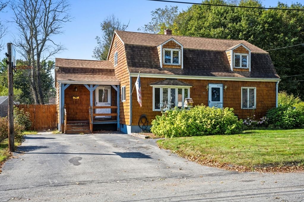 Exterior, Facade, Cape Cod