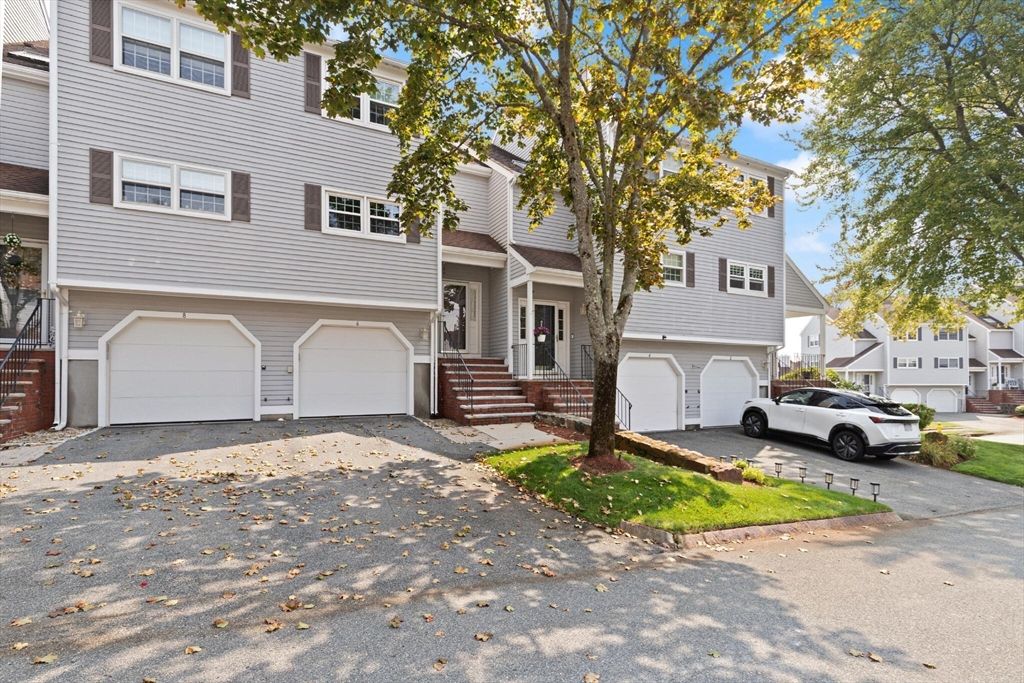 Attached, Exterior, Facade, Rowhouse