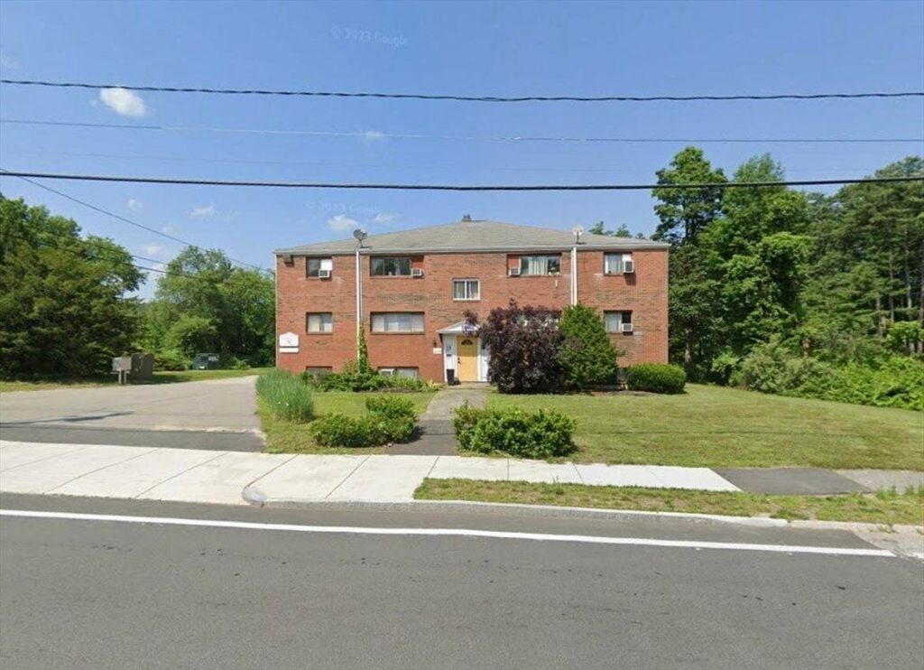 Exterior, Facade, Brick Facade, Georgian