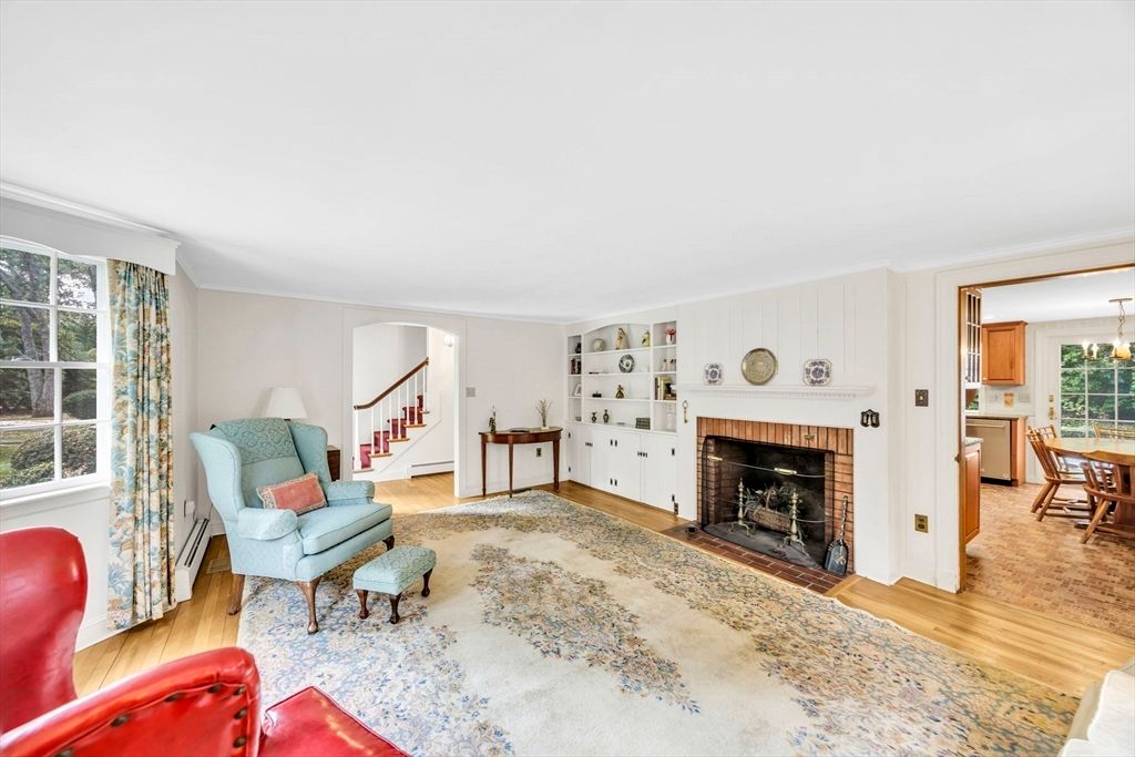 Dining room, Fireplace, Interior, Pendant Lights, Wood Texture Flooring