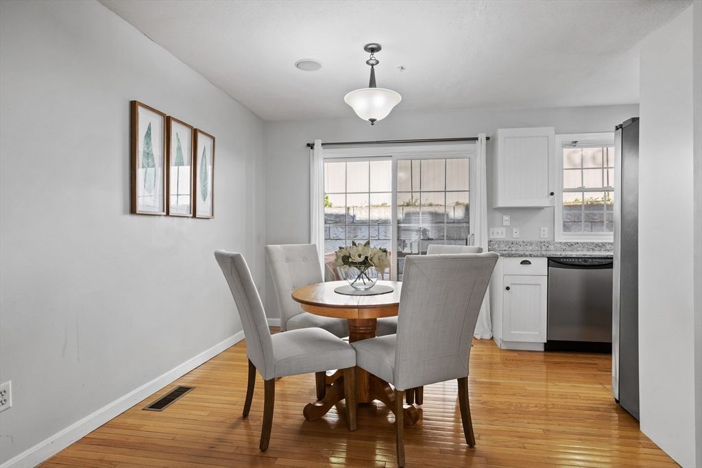 Dining room, Interior, Kitchen, Pendant Lights, Wood Texture Flooring