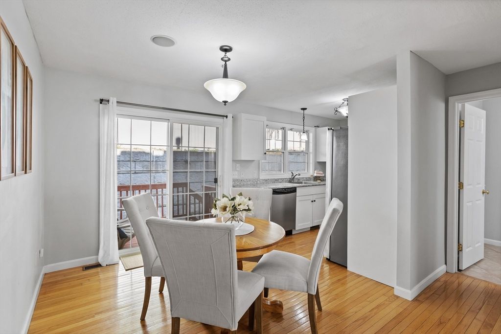 Dining room, Interior, Kitchen, Pendant Lights, Wood Texture Flooring
