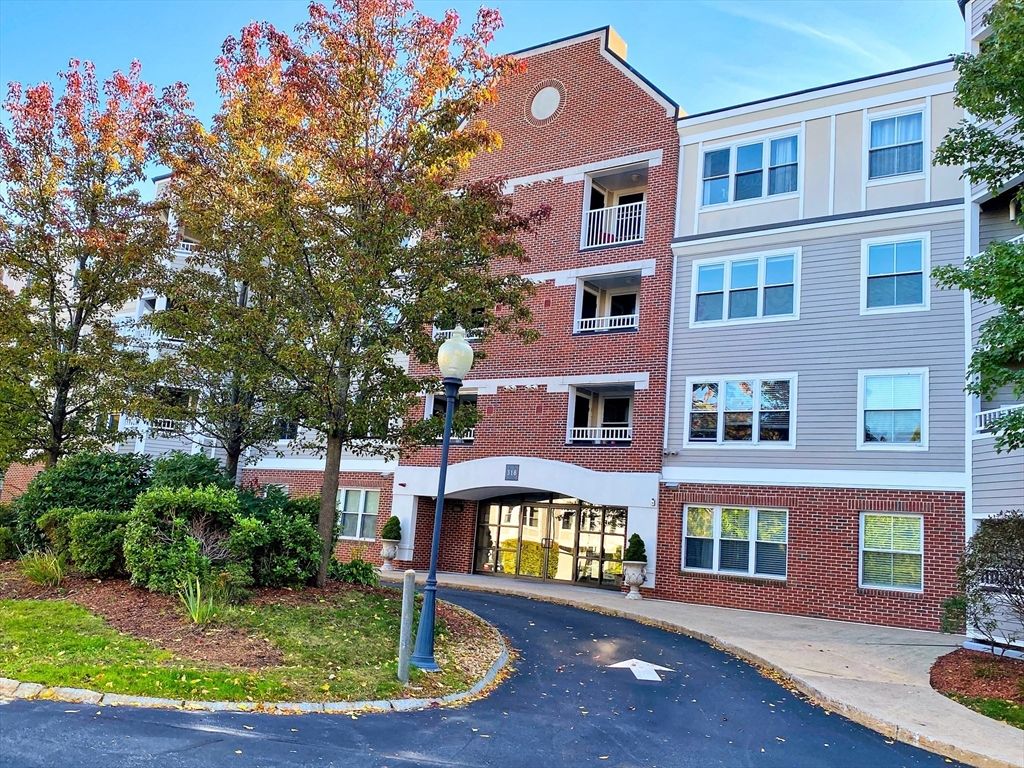 Exterior, Facade, Brick Facade, Rowhouse