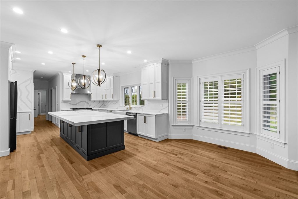 Chandelier, Interior, Kitchen, Marble Walls, Pendant Lights, Recessed Lighting, Wood Texture Flooring