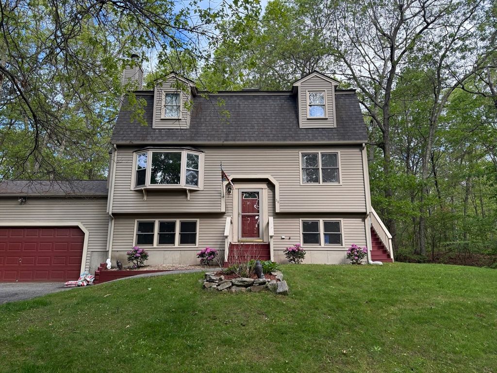 Attached, Exterior, Facade, Raised Ranch